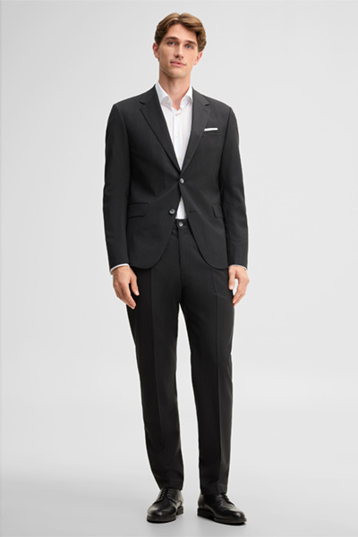 Mène à la page produit « Costume en laine vierge, anthracite »