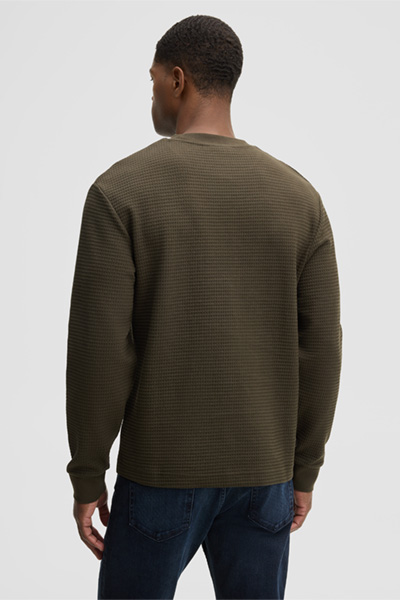 Leads to product detail page "Round-neck jumper, olive"