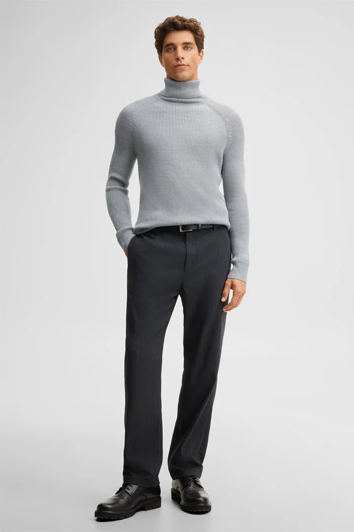 Führt zu Produktdetailseite „Rollkragen-Pullover aus Wollmix, grau"