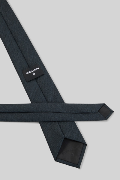 Leads to product detail page "Virgin wool tie, olive"