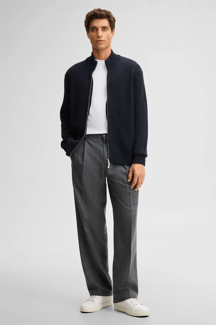 Strellson präsentiert das Produkt Strickjacke mit Stehkragen, navy aus der Kategorie Strick als Outfit