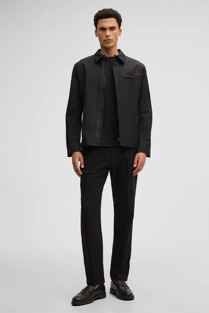 Leads to product detail page "Tyler T-shirt in Black"