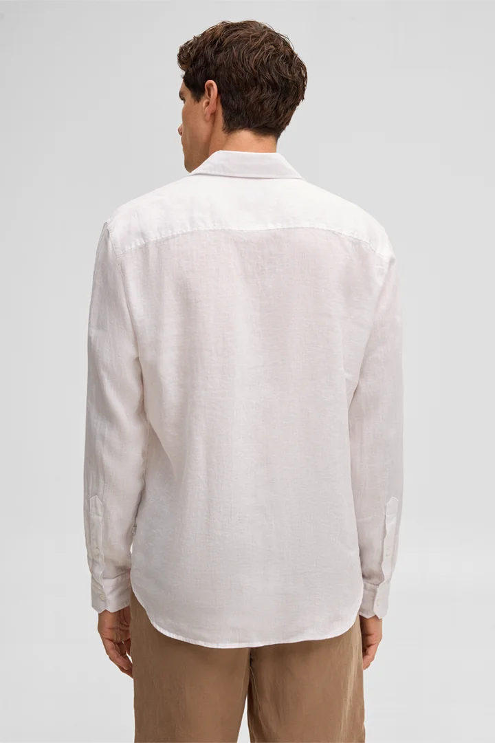 Leads to product detail page "Ceasar shirt, white"