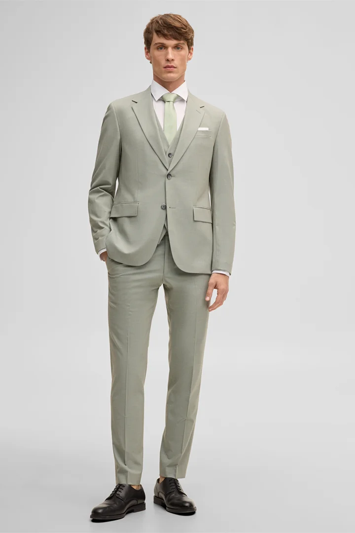 Leads to product detail page "Ves waistcoat, green"