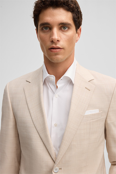 Mène à la page produit « Costume Aidan Melwin, beige clair »