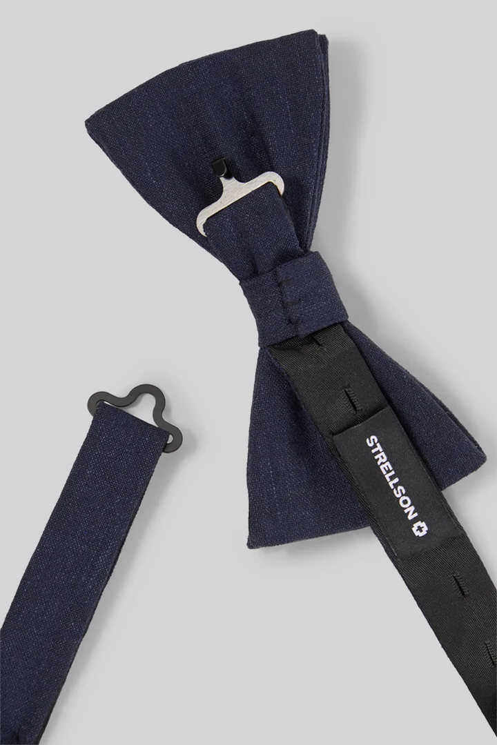 Leidt naar de productdetailpagina „Set vlinderdas met pochet, marineblauw"