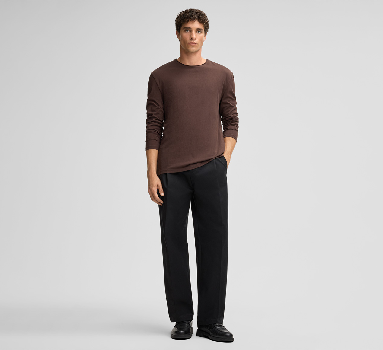 Strellson präsentiert das Produkt Baumwoll-Longsleeve Tyler, braun aus der Kategorie T-Shirts & Sweats