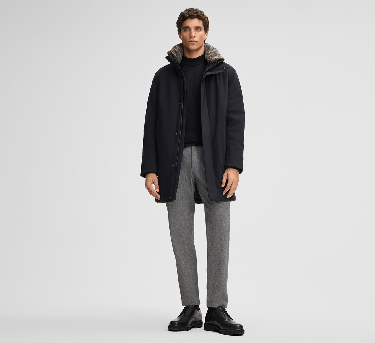 Strellson présente le produit Surveste Flex Cross Parka Flex, en noir de la catégorie Vestes