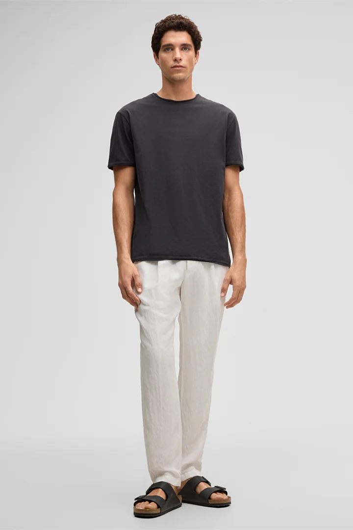 Leads to product detail page "Philo T-shirt in Black"