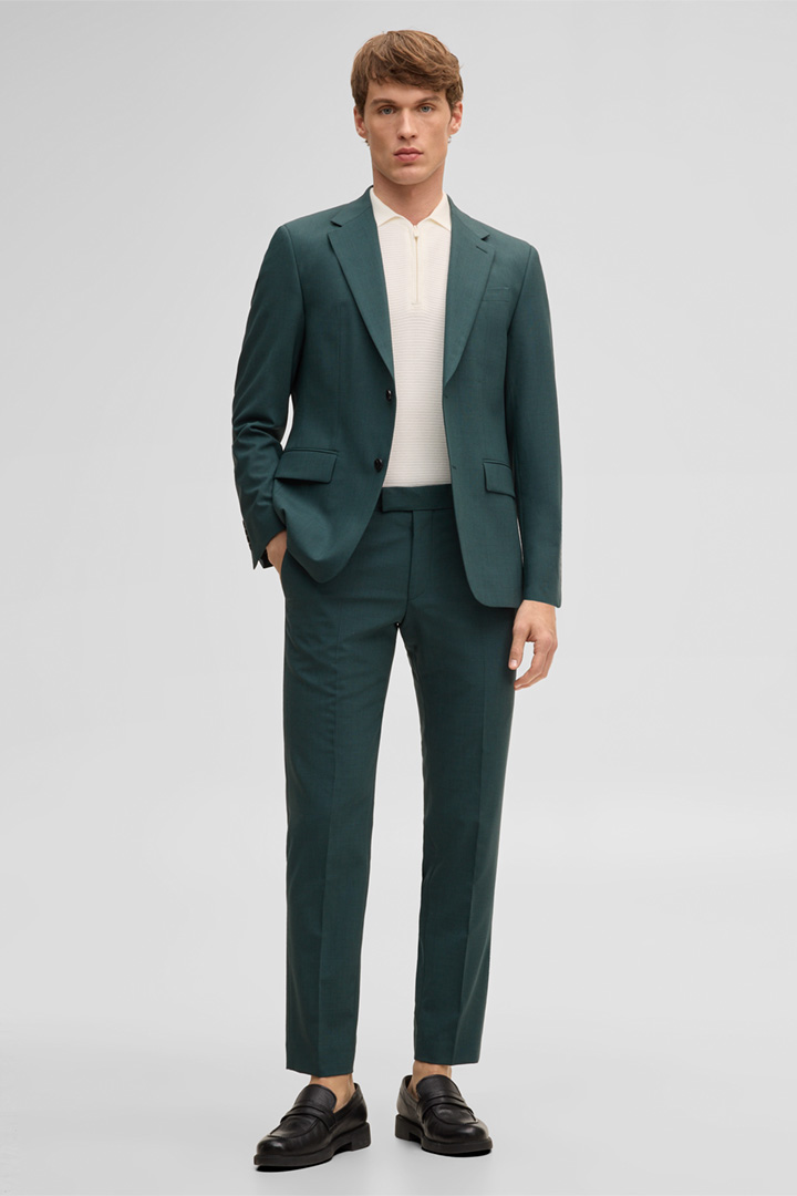 Accède à la page de détails du look « Costume modulaire Aidan-Melwin »