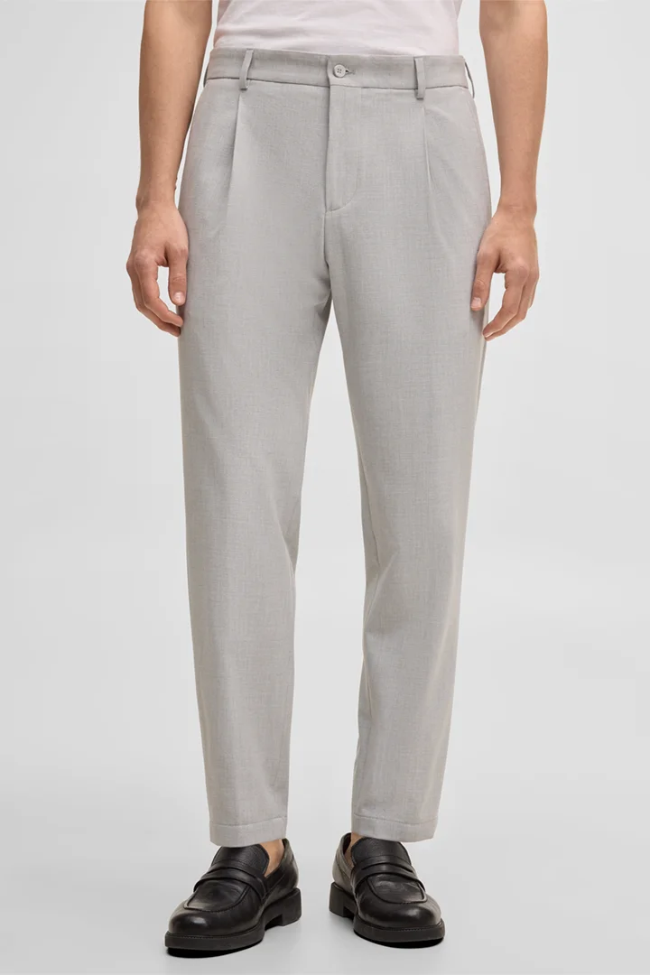 Mène à la page produit « Pantalon de costume modulaire Lois, gris »