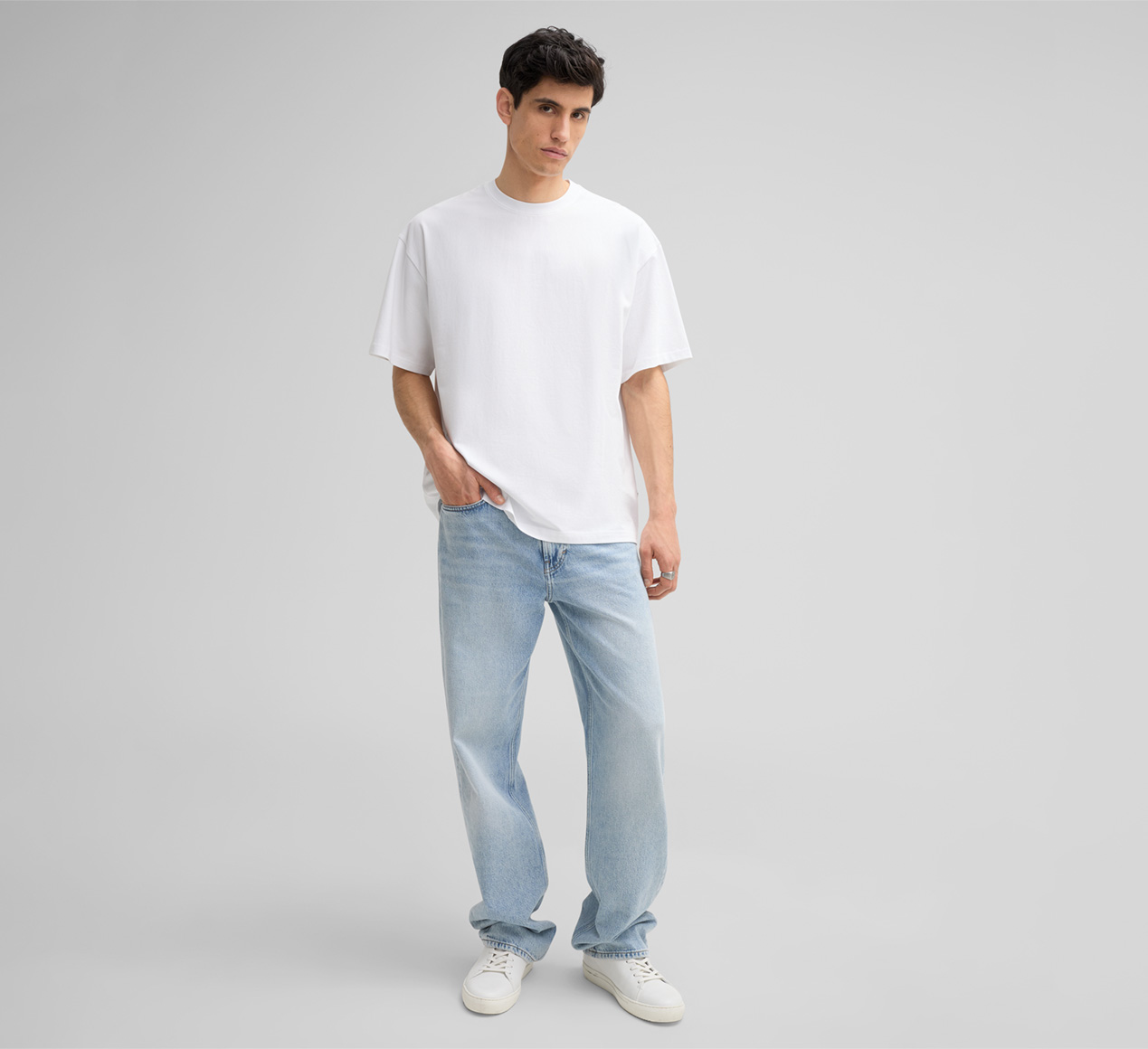 Strellson präsentiert das Produkt Flex Cross T-Shirt Geza, weiß aus der Kategorie T-Shirts & Sweats