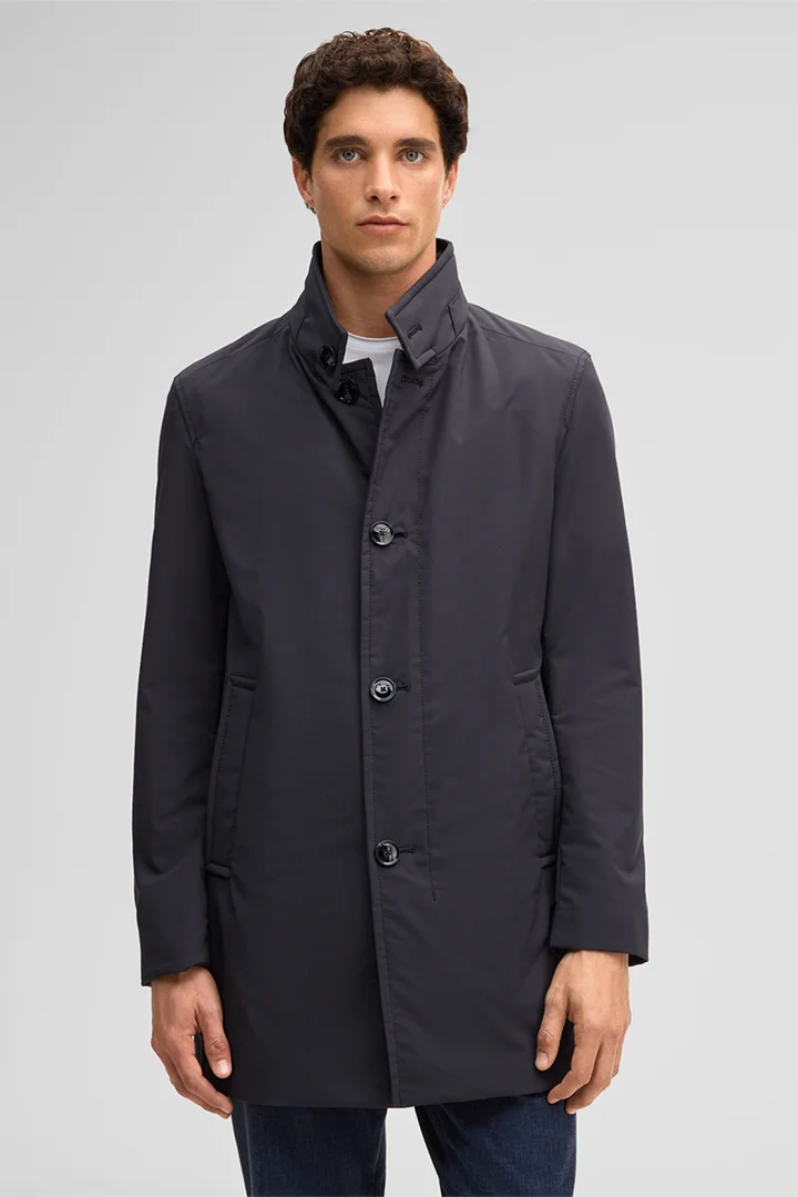 Leads to product detail page "Fynn coat, navy"