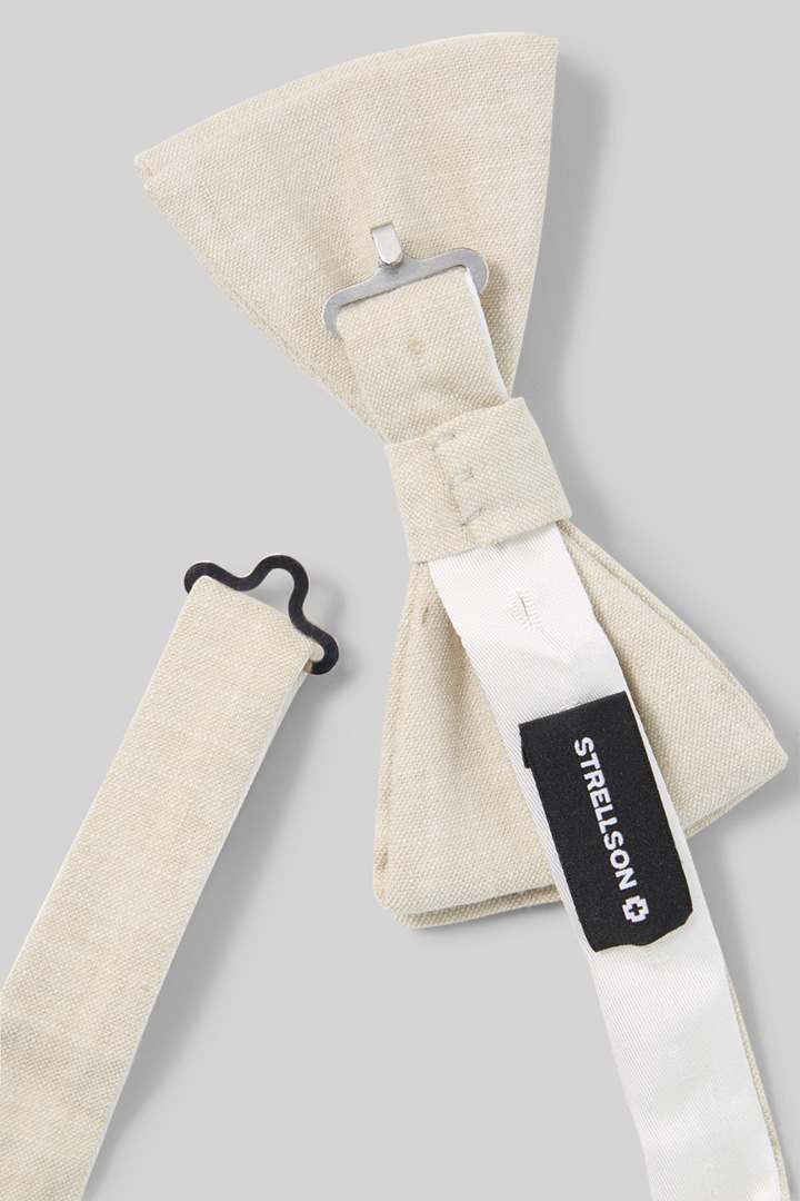 Leads to product detail page "Bow tie with pocket square set, sand"