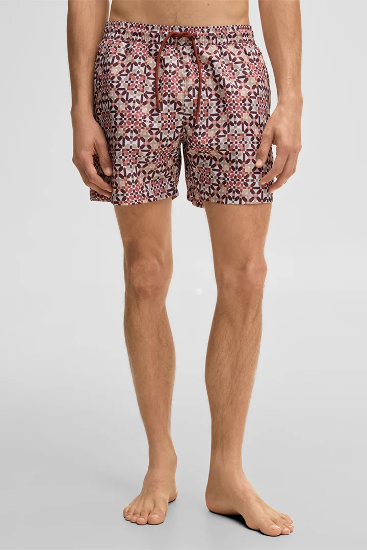 Mène à la page produit « Short de bain Lago, à motifs rouges et blancs »