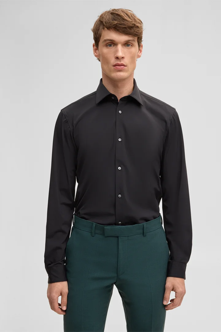 Leads to product detail page "Sit Shirt in Black"