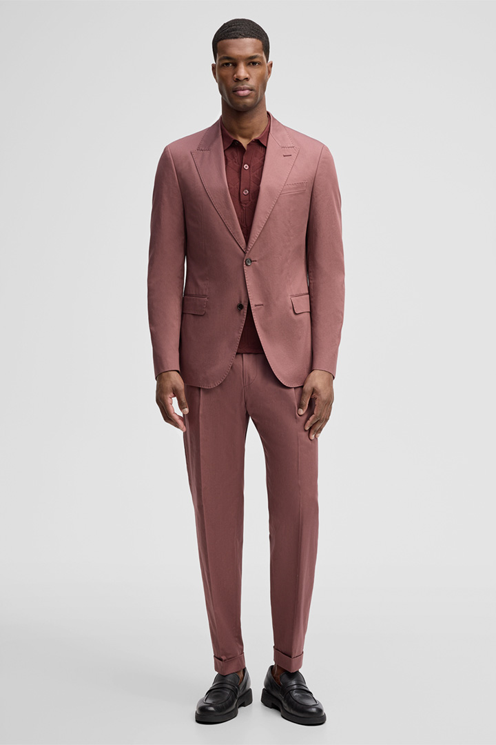 Accède à la page de détails du look « Costume modulaire Ayres-Luis »