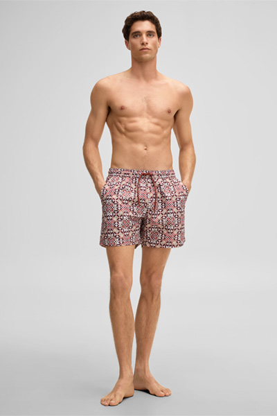 Mène à la page produit « Short de bain Lago, à motifs rouges et blancs »