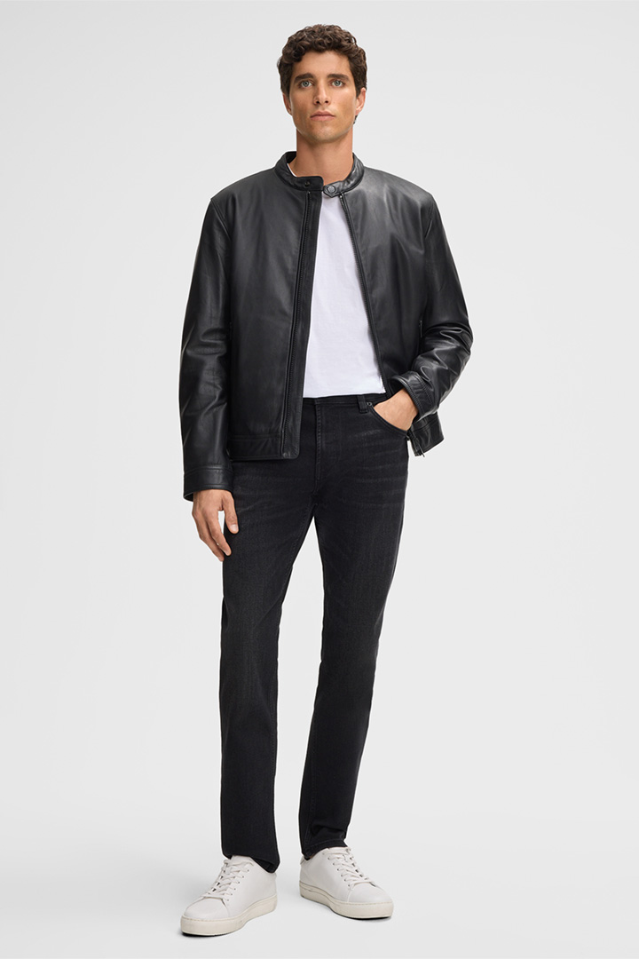 Leads to product detail page "Seb Jeans in Black"