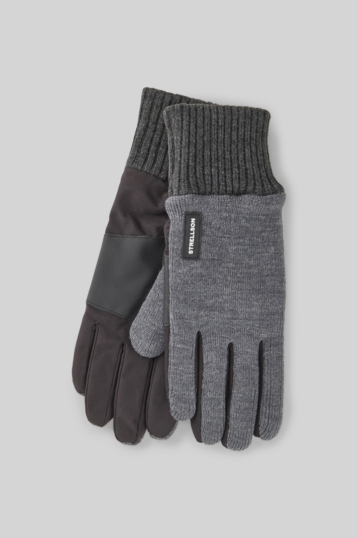 Leads to product detail page "Gloves in Grey"