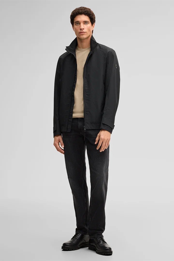 Mène à la page produit « Veste coupe-vent Lucca, noire »