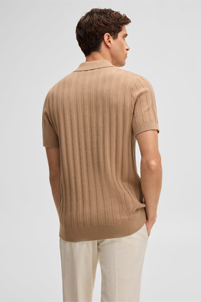 Leads to product detail page "Robas knitted polo shirt, camel ribbed"