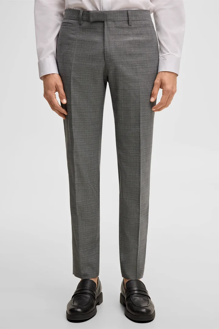 Mène à la page produit « Pantalon de costume modulable Kynd, gris »