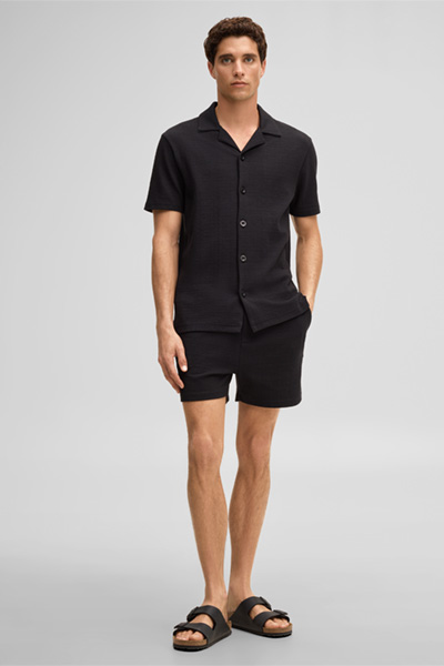 Mène à la page produit « Short Filip, noir »