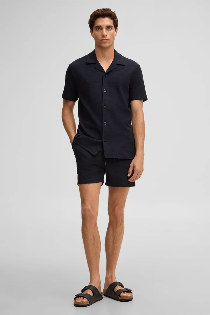 Leads to product detail page "Filip shorts, navy"
