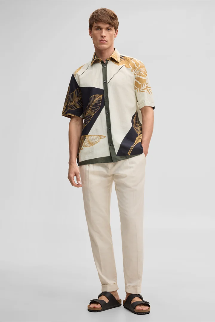 Leads to product detail page "Casyn short-sleeved shirt, olive and white patterned"