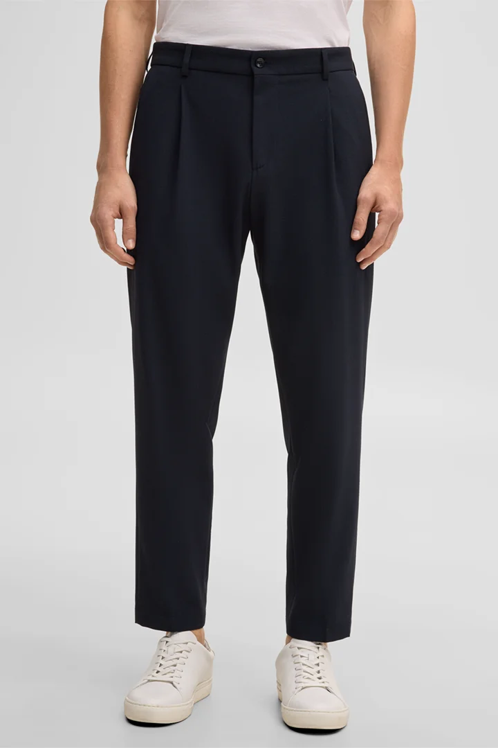 Mène à la page produit « Pantalon de costume modulaire Lois, bleu marine »