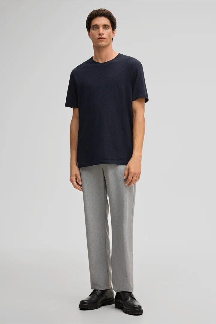 Leads to product detail page "Colin T-shirt in Navy"